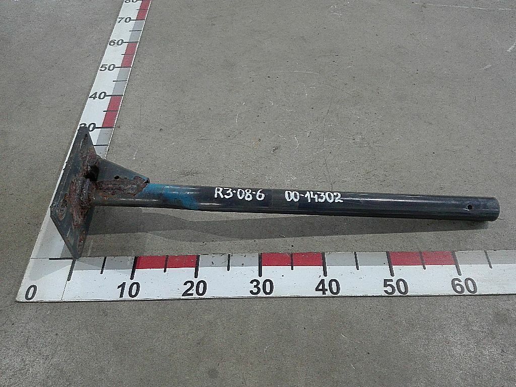 Кронштейн заднего крыла задний правый б/у