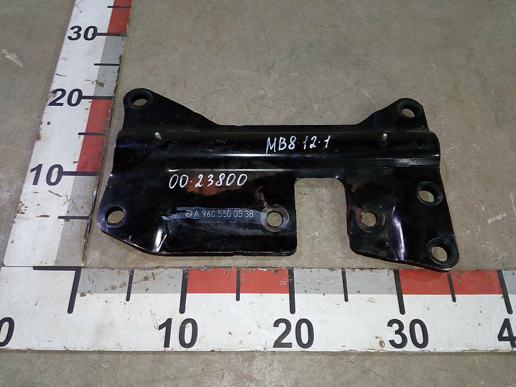 Кронштейн цилиндра подъема кабины б/у