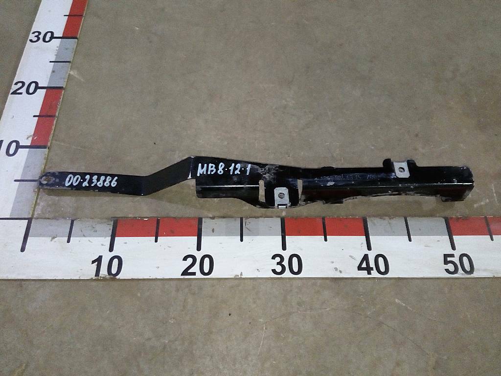 Кронштейн крышки правого инструментального ящика б/у