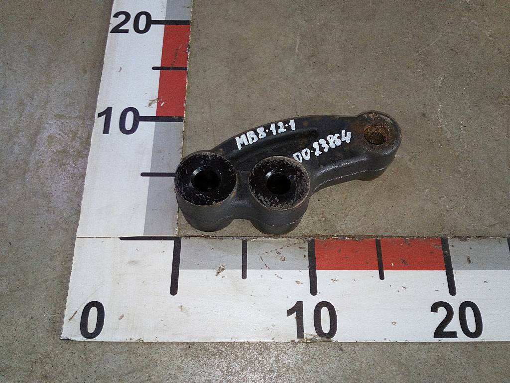 Кронштейн переднего амортизатора верхний правый б/у