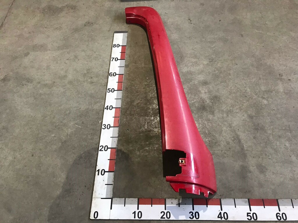 Накладка правой стойки лобового стекла б/у