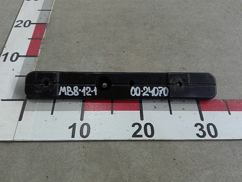 Усилитель накладки трапеции стеклоочистителей правый б/у