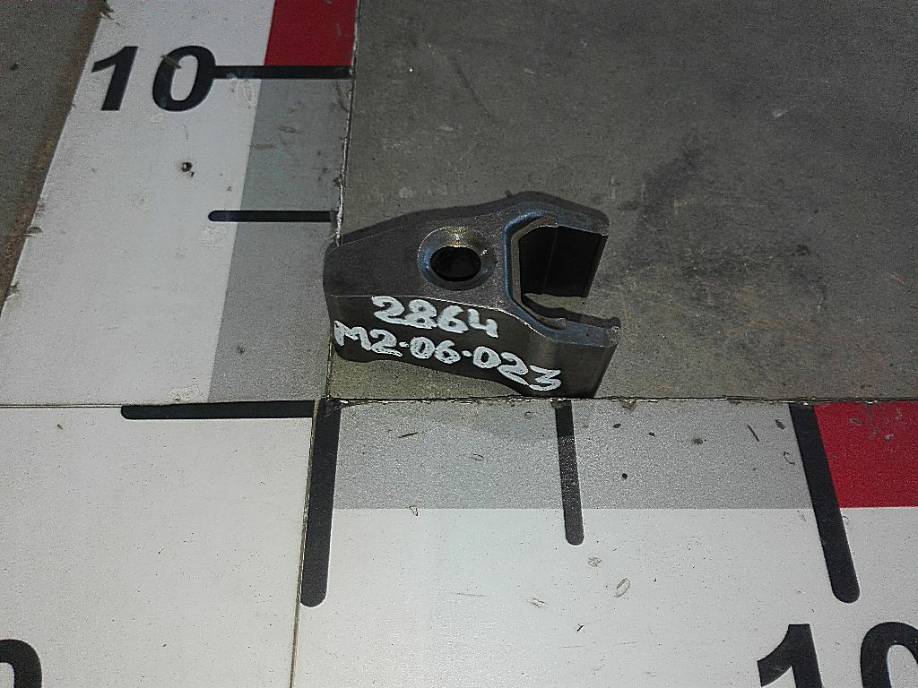 Крепление топливной форсунки D2066 б/у