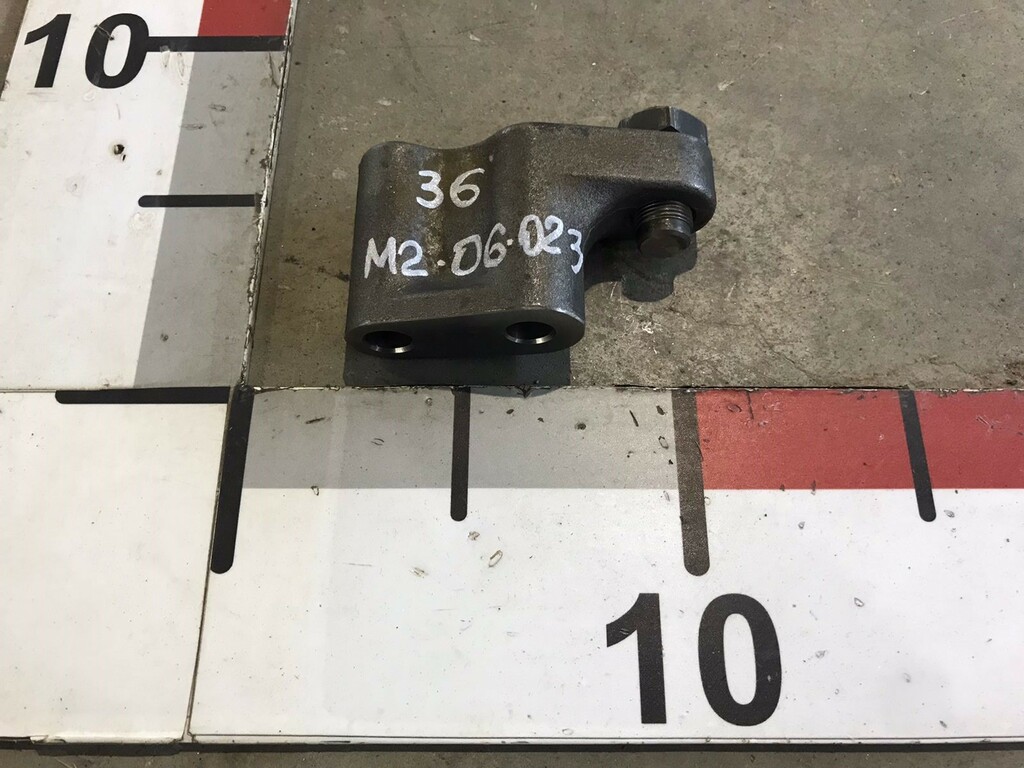 Кронштейн блока коромысел D2066 б/у