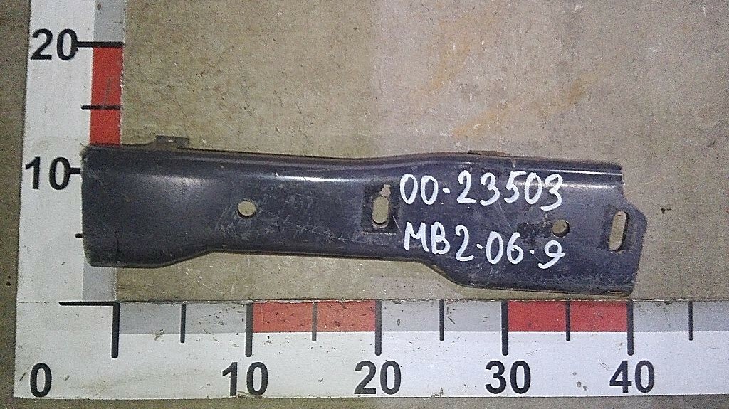 Кронштейн бампера правый б/у