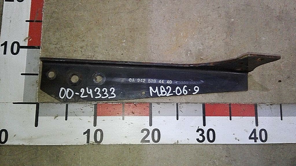 Кронштейн корпуса воздушного фильтра б/у