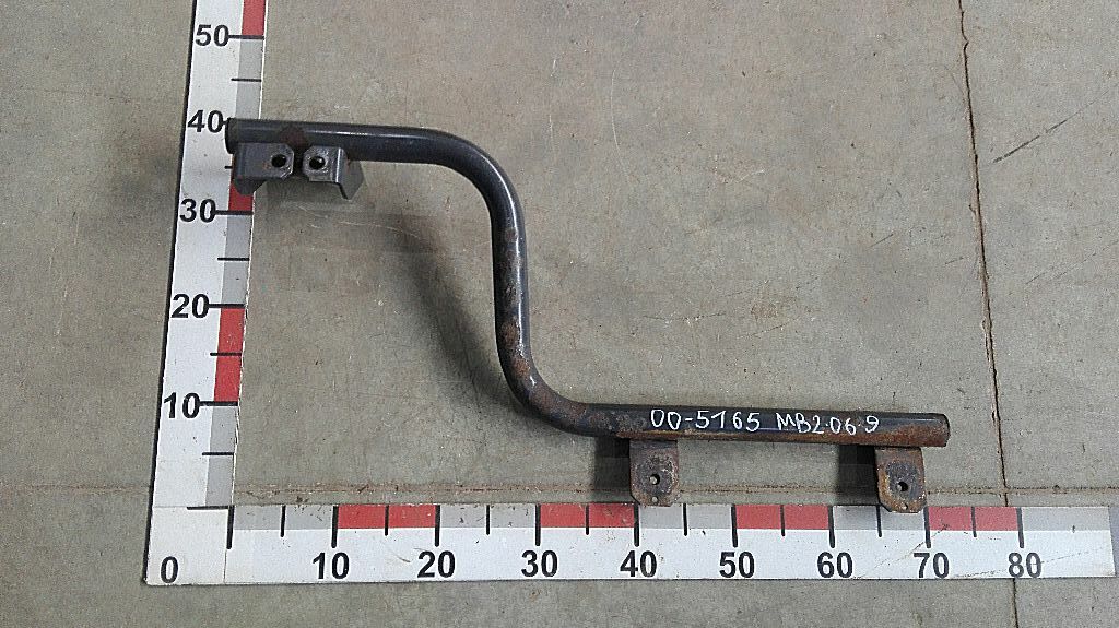 Кронштейн переднего крыла правый б/у