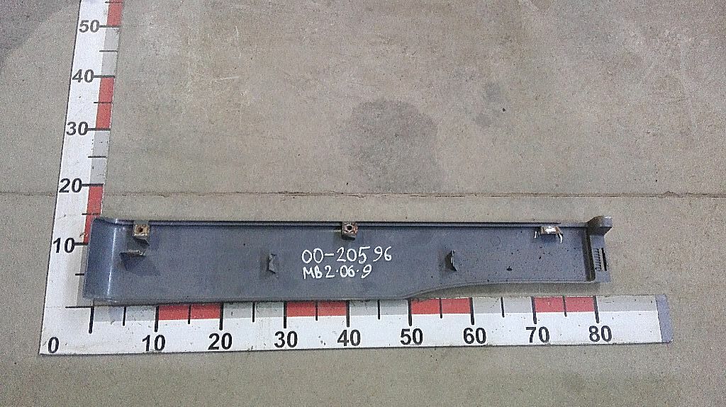 Накладка левого крыла б/у