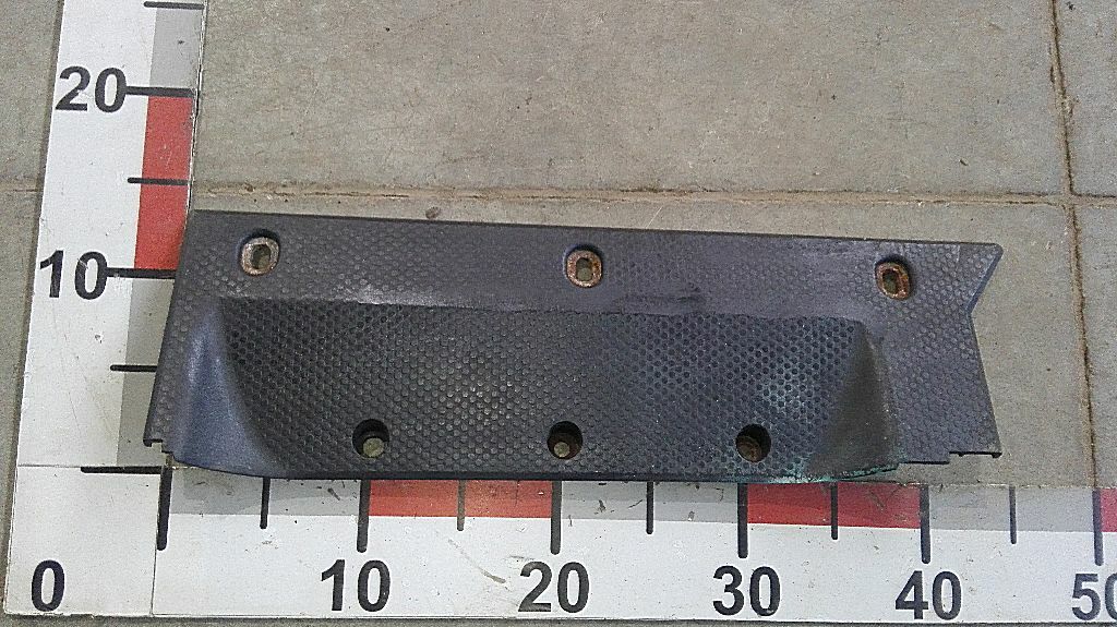 Накладка инструментального ящика нижняя левая б/у