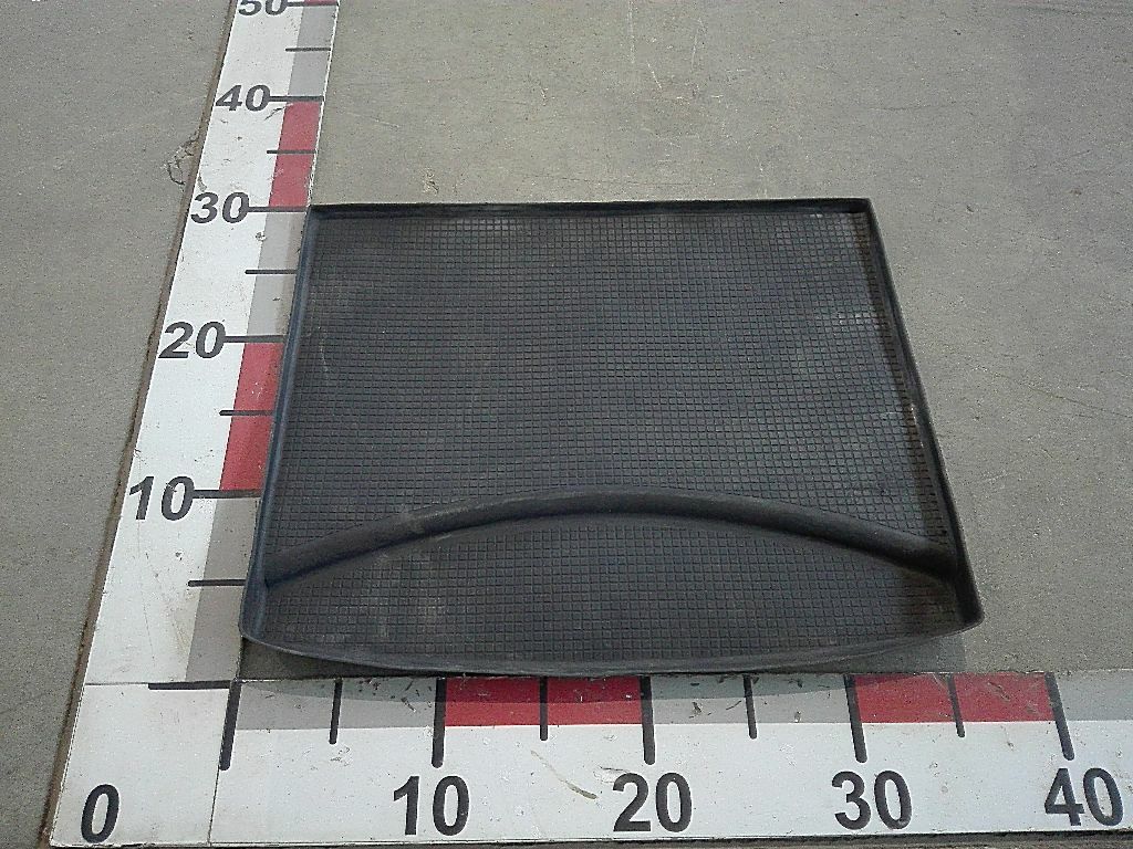 Коврик ящика вещевого б/у