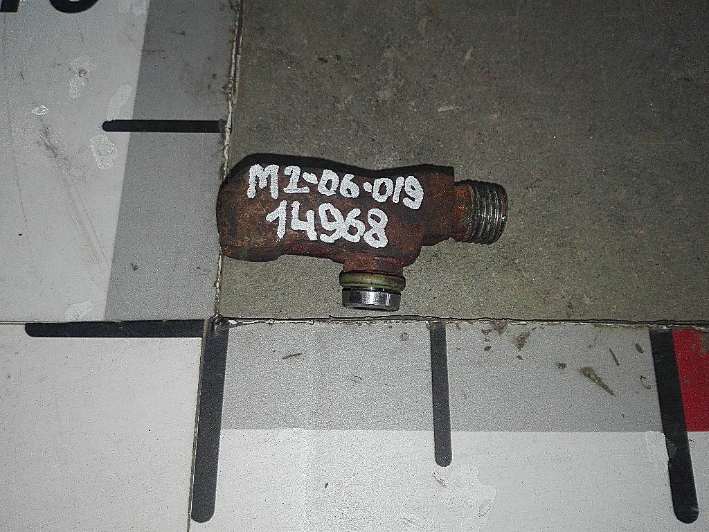 Крепление трубки топливной форсунки D2866 б/у