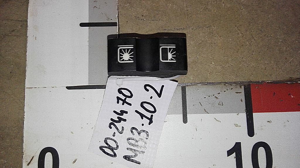 Клавиша солнцезащитной шторы б/у