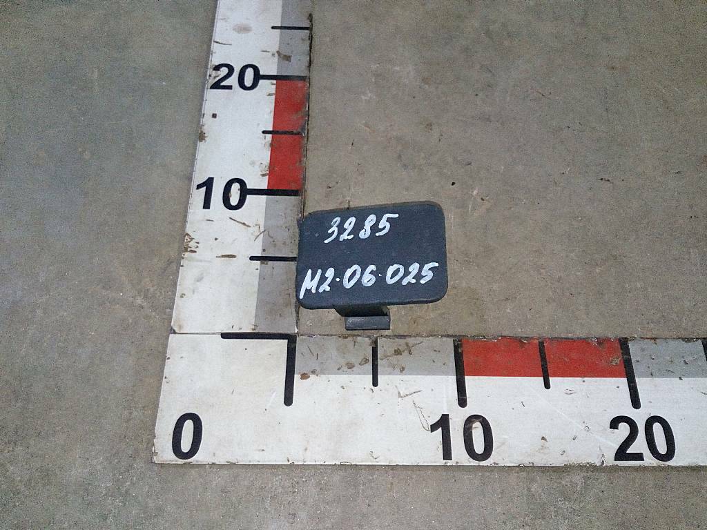 Заглушка бампера б/у