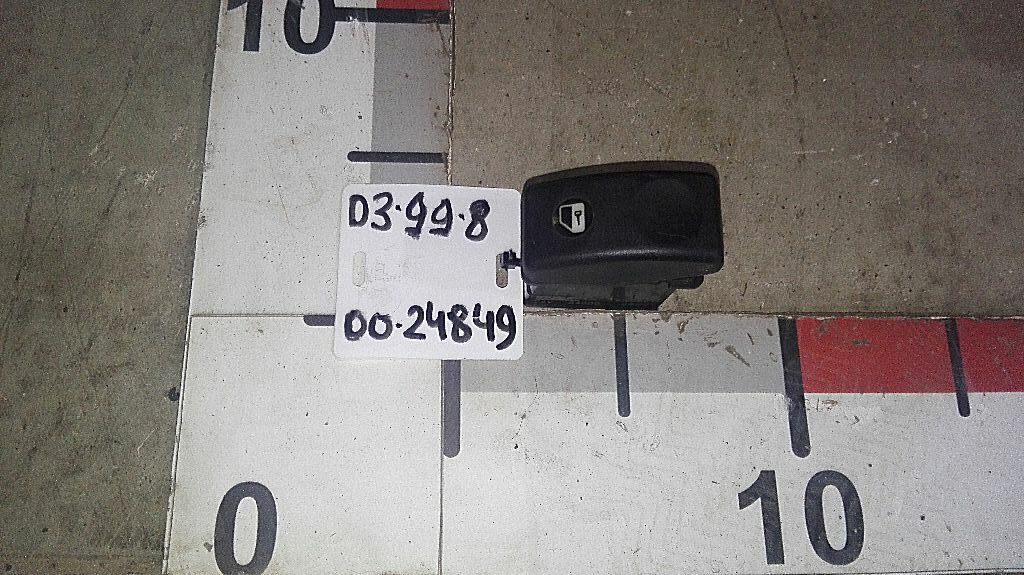 Клавиша центрального замка б/у