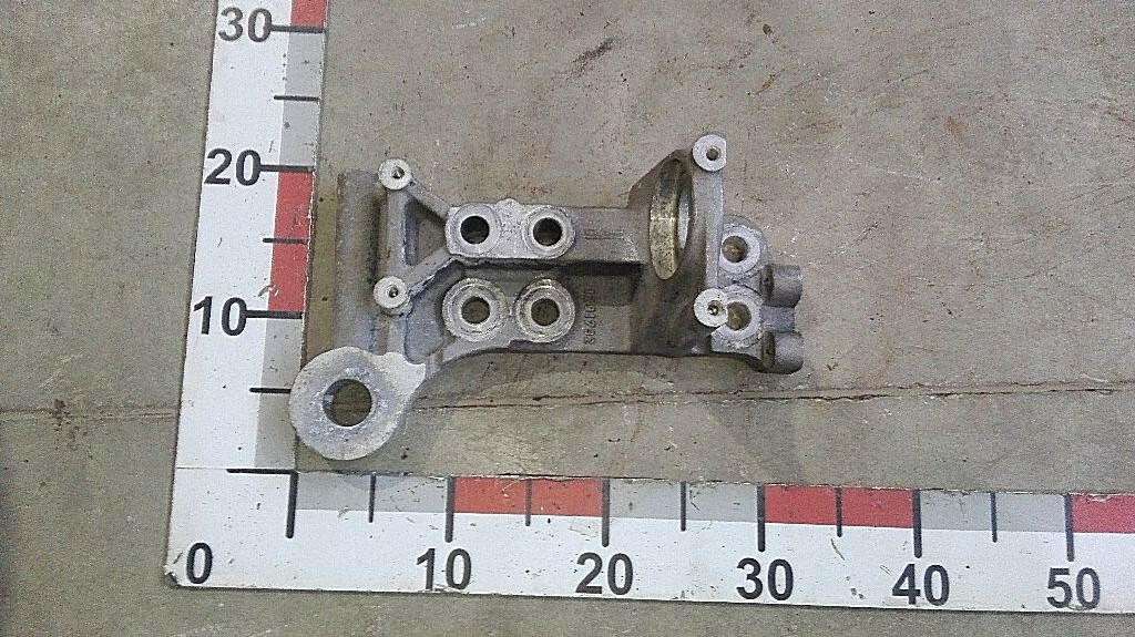 Кронштейн бампера левый б/у