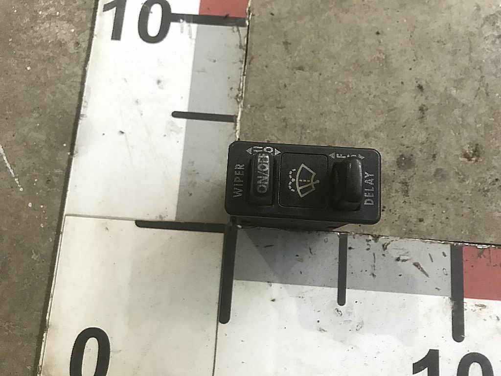 Клавиша стеклоочистителей б/у