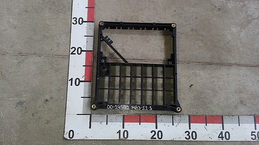 Рамка блока предохранителей б/у