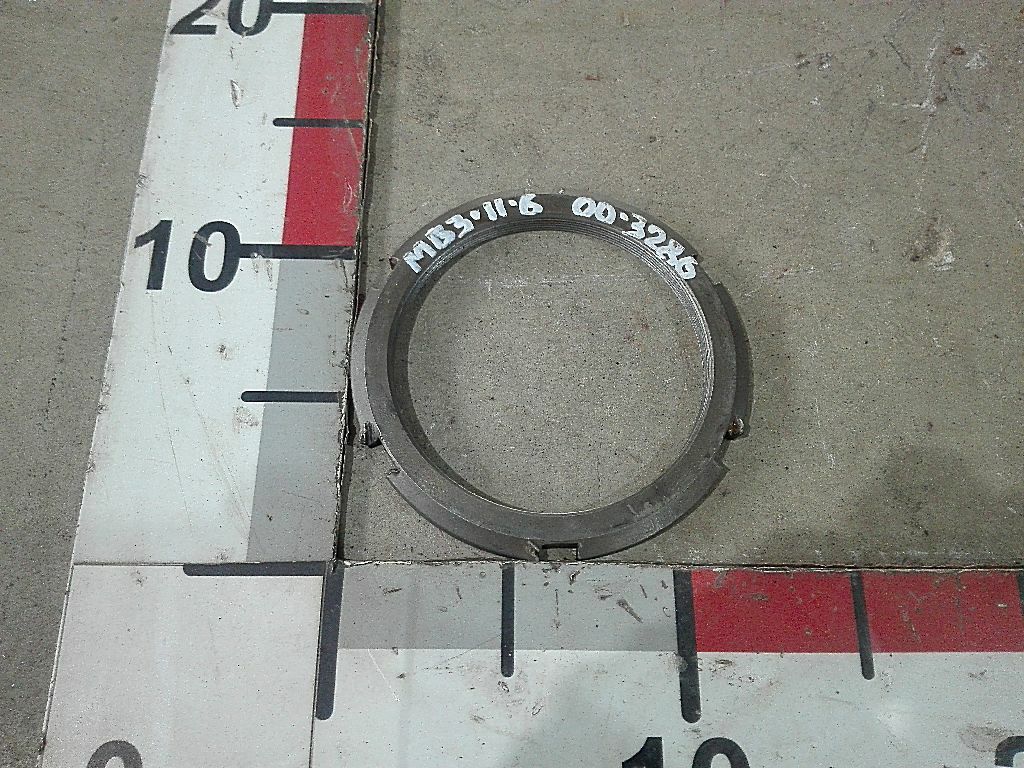 Гайка задней ступицы б/у