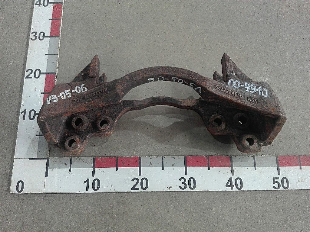 Скоба суппорта б/у