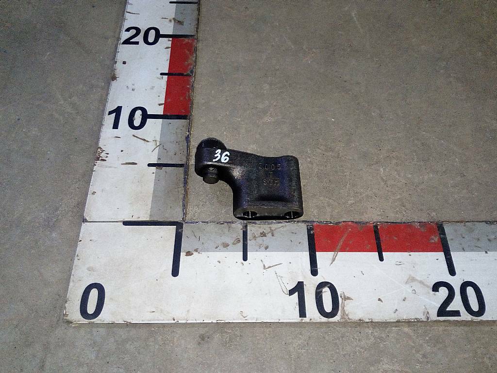 Кронштейн блока коромысел D2066 б/у