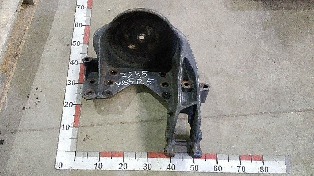 Кронштейн передней подушки подвески верхний левый б/у