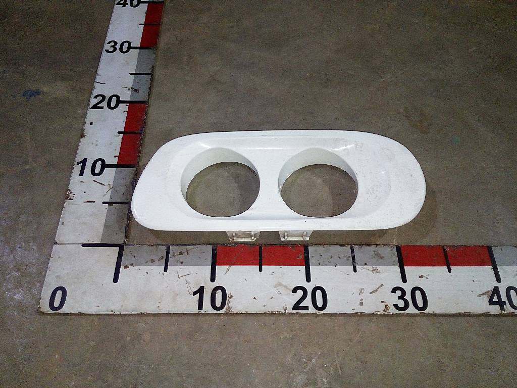 Накладка левой противотуманной фары б/у