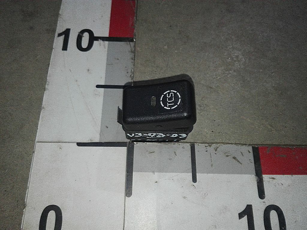 Клавиша антипробуксовочной системы б/у