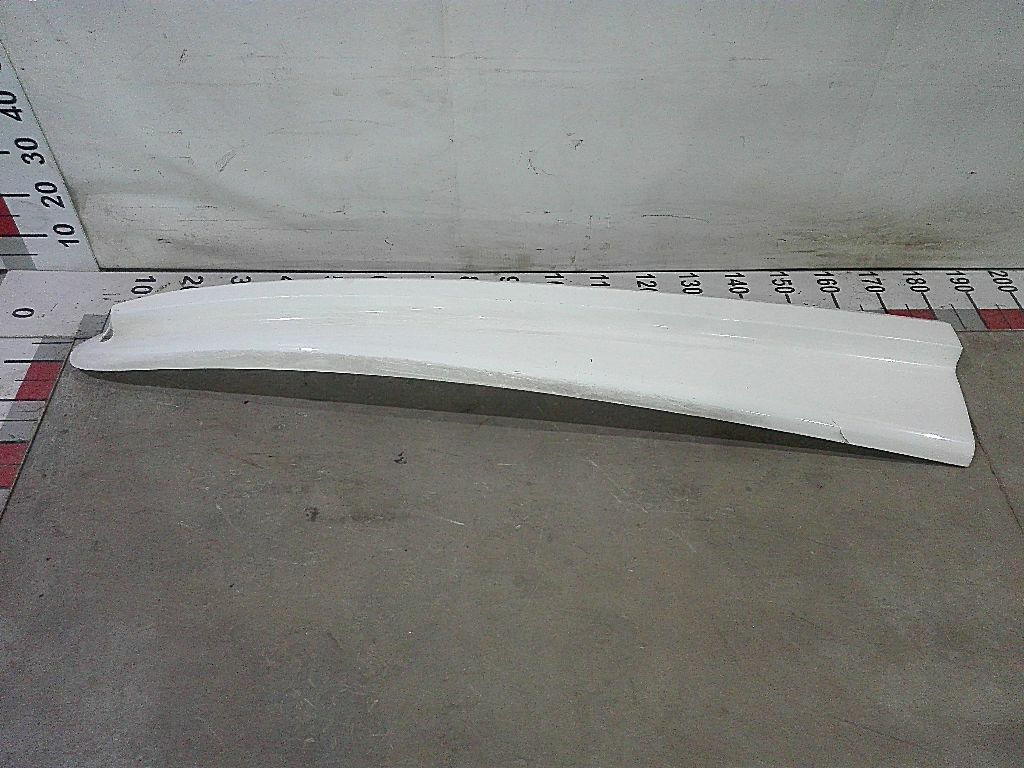 Спойлер кабины верхний правый б/у