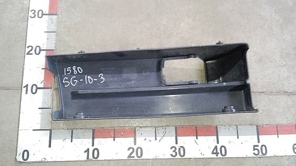 Накладка левого корпуса ступеней б/у