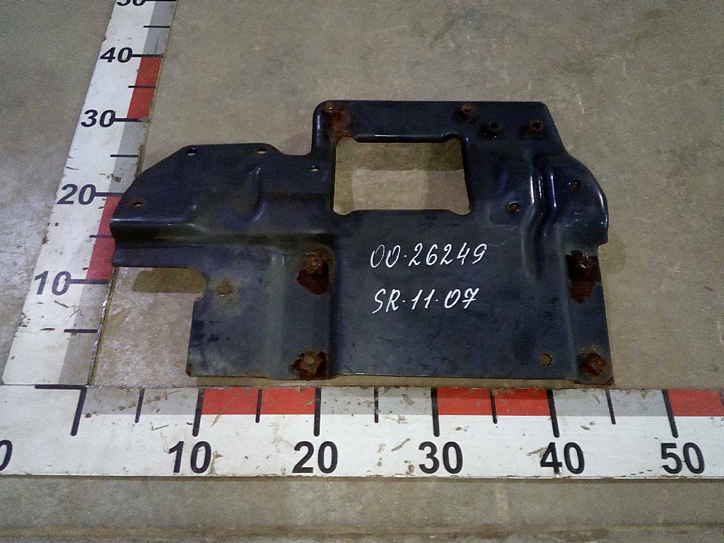 Кронштейн усилителя бампера правый б/у