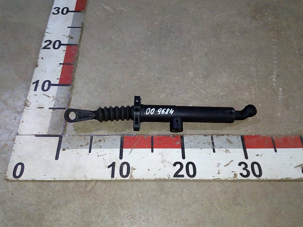 Цилиндр сцепления главный б/у