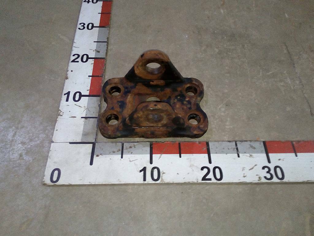 Кронштейн передней рессоры передний б/у