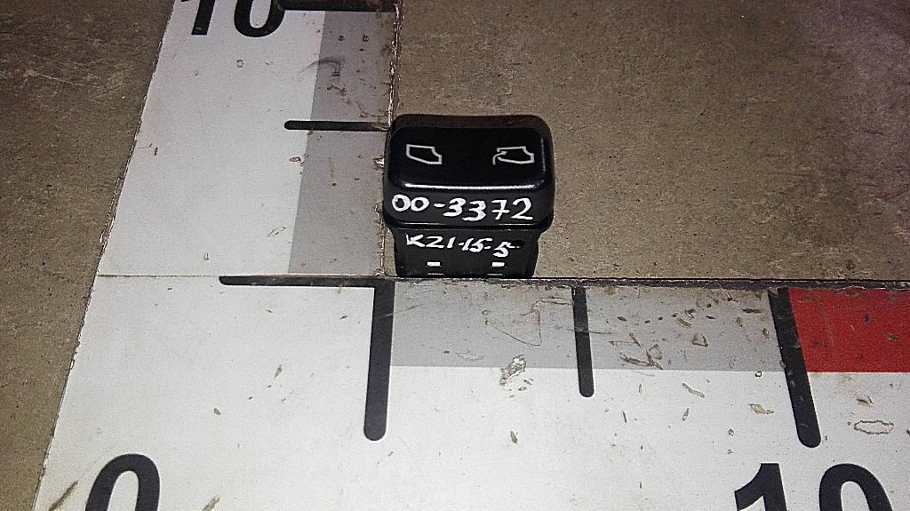 Клавиша люка б/у