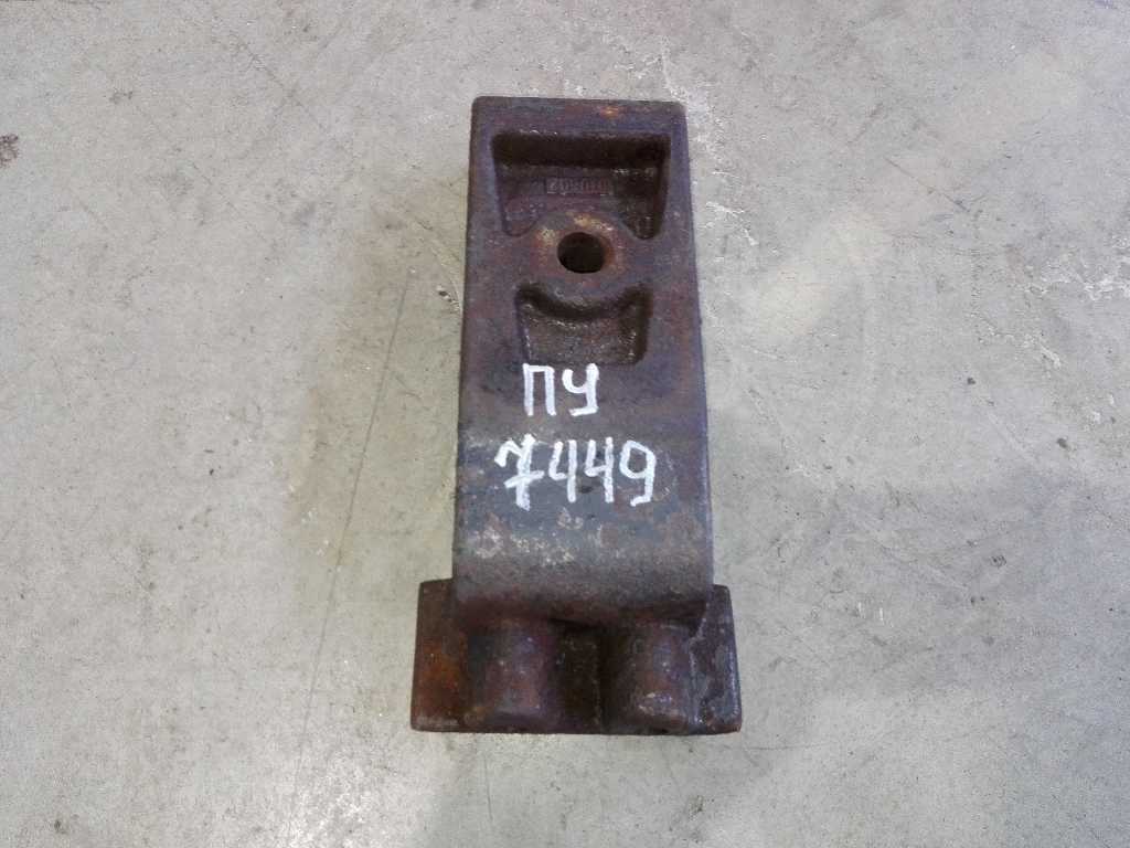 Кронштейн переднего стабилизатора нижний б/у