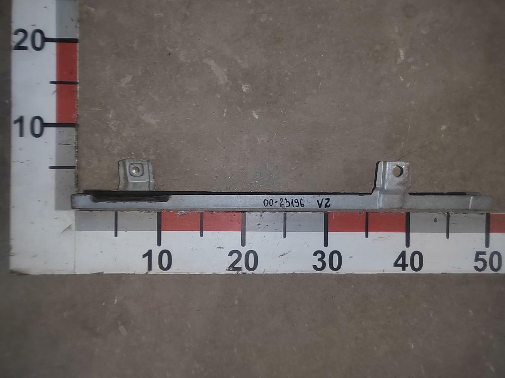 Направляющая стекла левой двери б/у