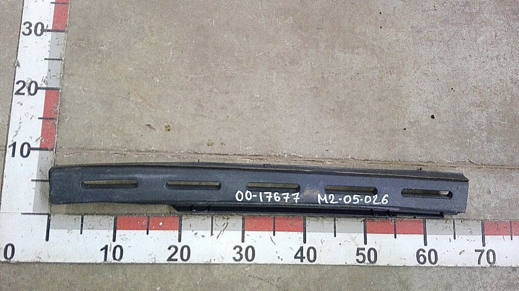 Дефлектор лобового стекла левый б/у