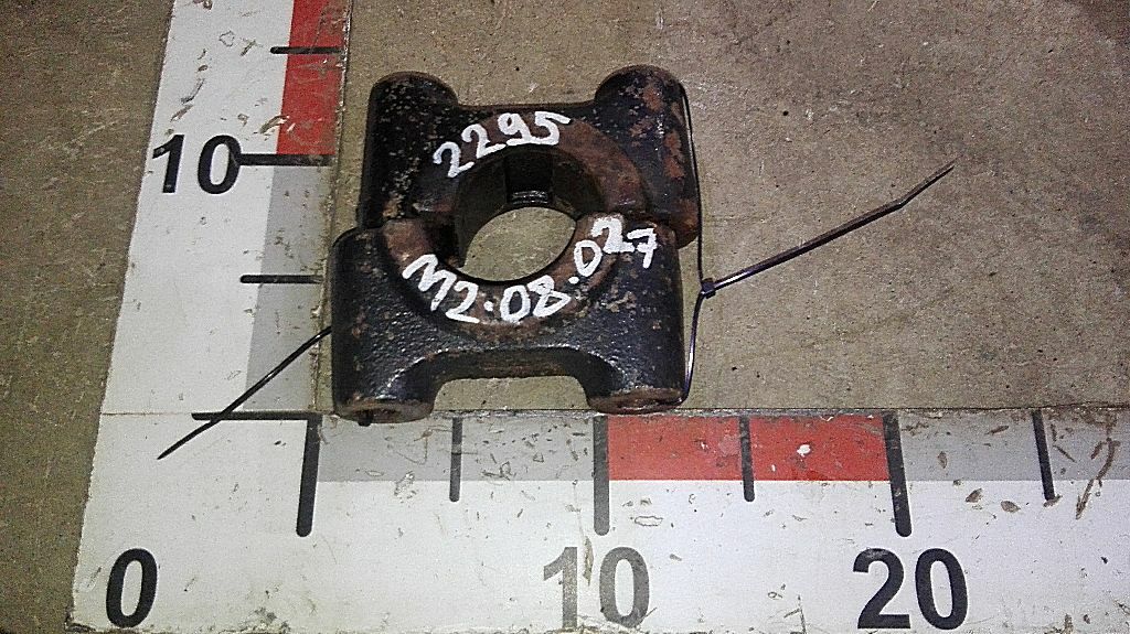 Кронштейн переднего стабилизатора нижний б/у