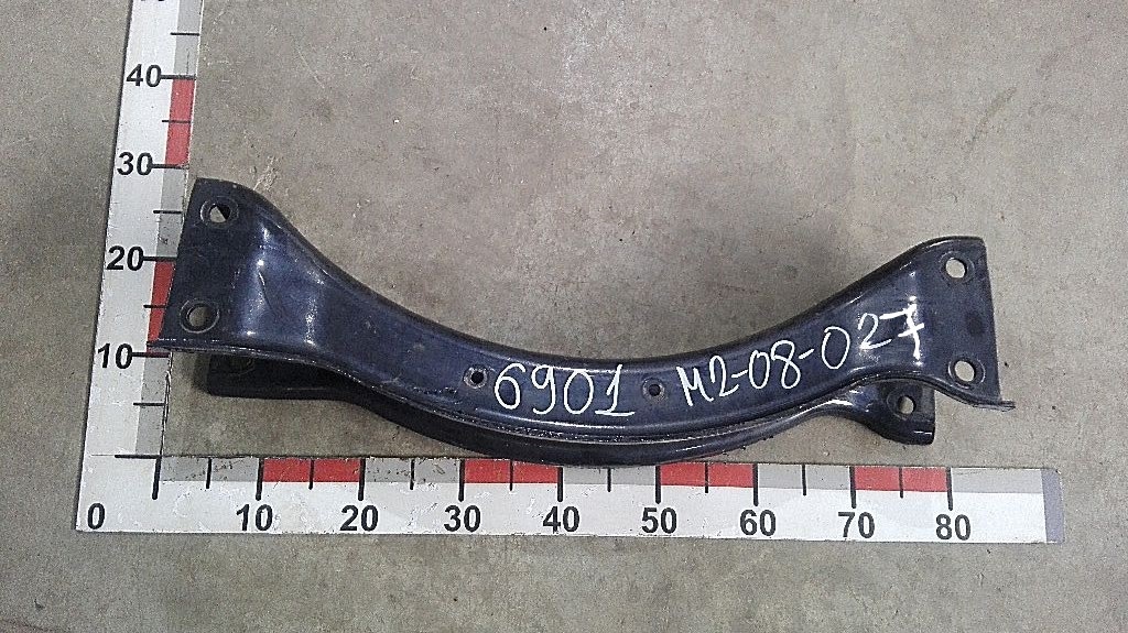 Траверса рамы передняя б/у