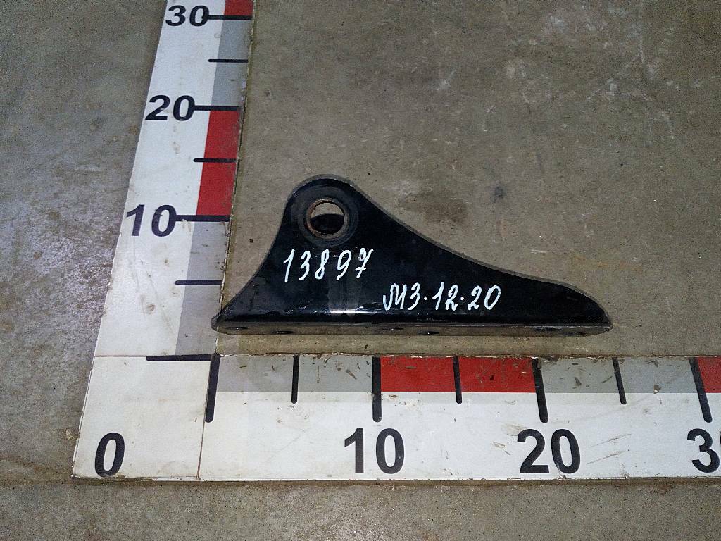 Кронштейн цилиндра подъема кабины верхний б/у