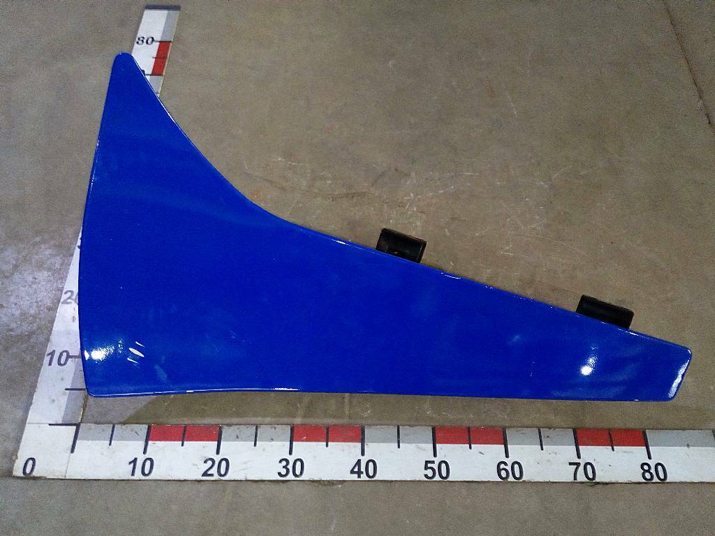 Спойлер кабины задний верхний левый б/у