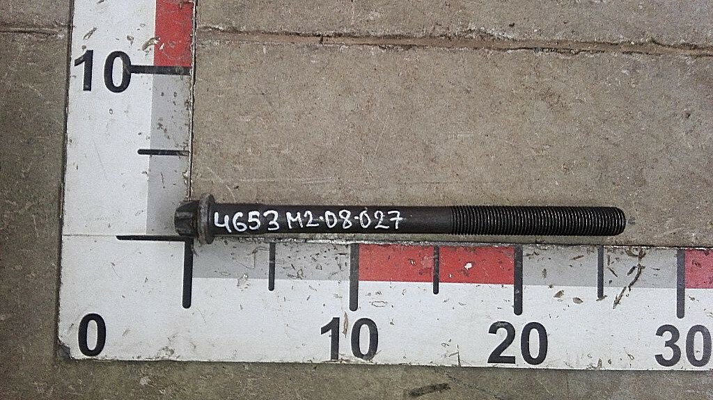 Болт головки блока цилиндров D2066 б/у