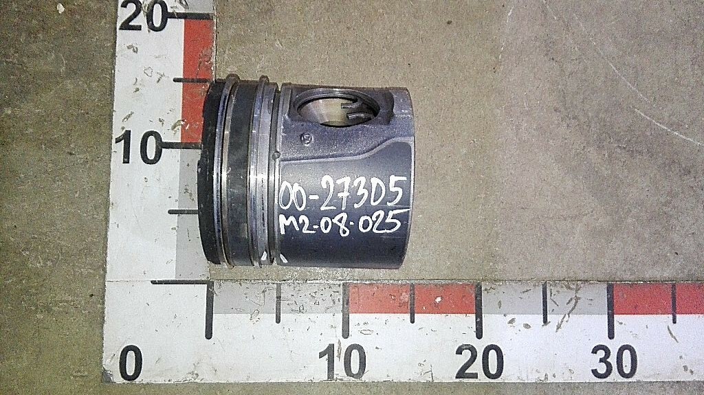 Поршень D2066 б/у