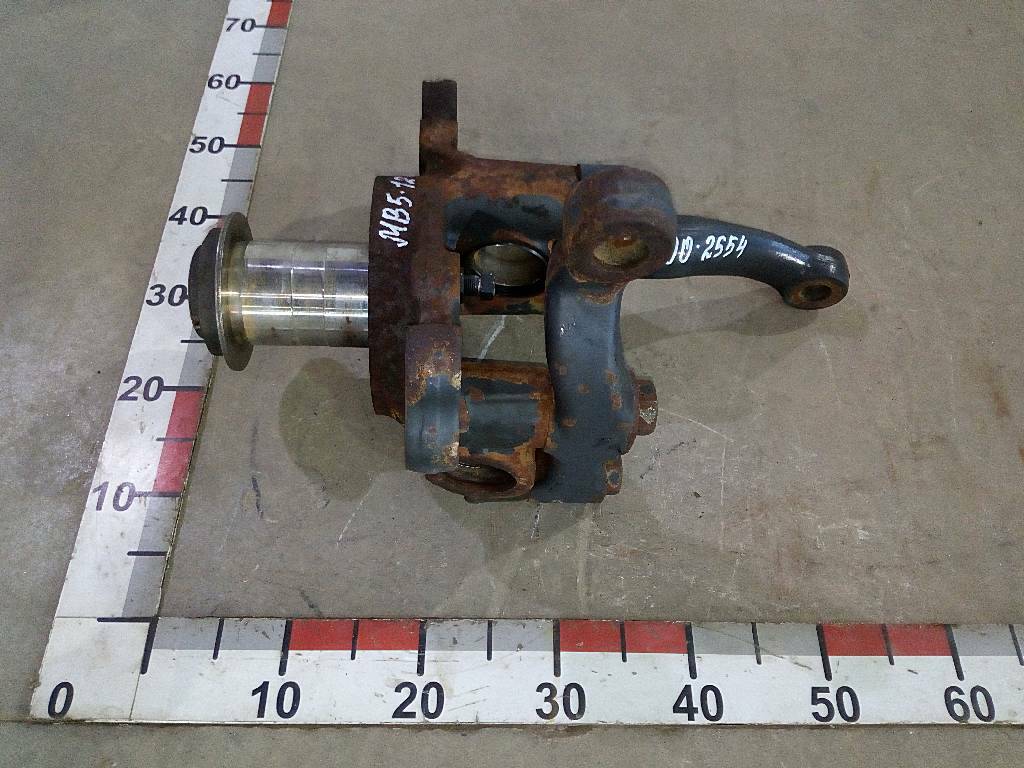 Кулак поворотный левый б/у