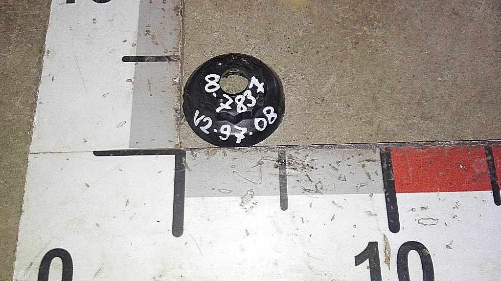 Заглушка щеткодержателя б/у