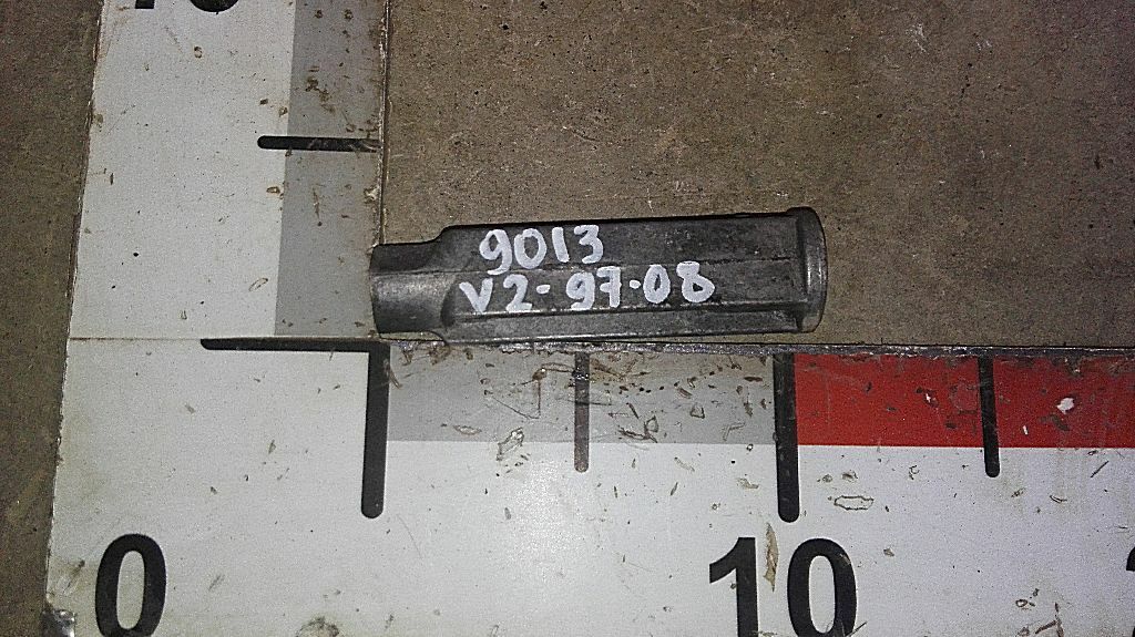 Кронштейн диффузора D12D б/у