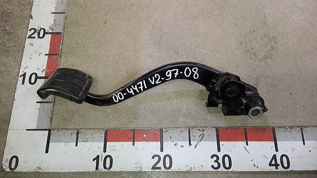 Педаль сцепления б/у