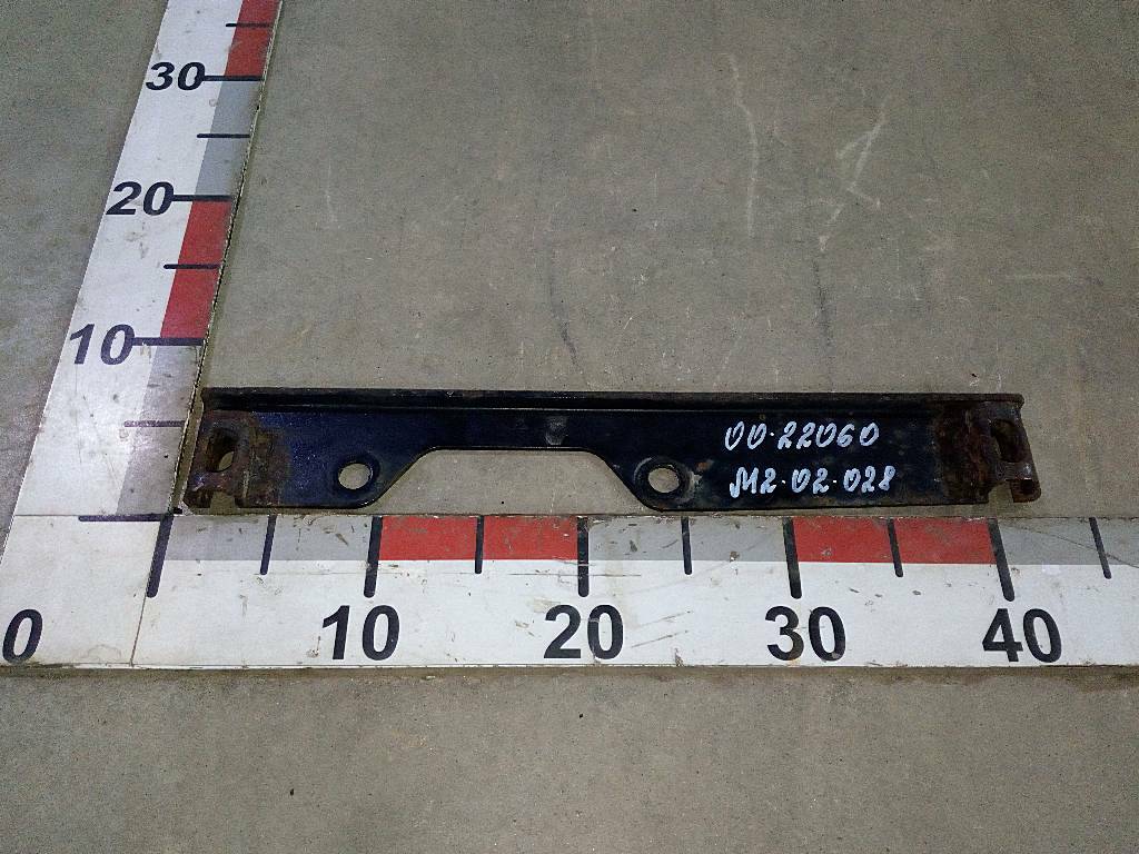 Кронштейн бампера правый б/у
