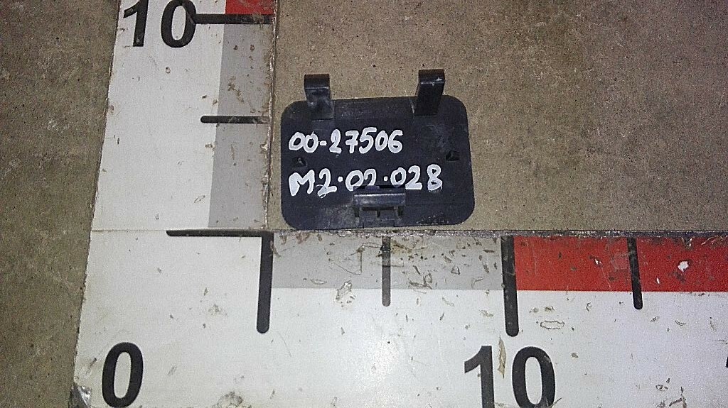 Заглушка форсунки омывателя фары б/у