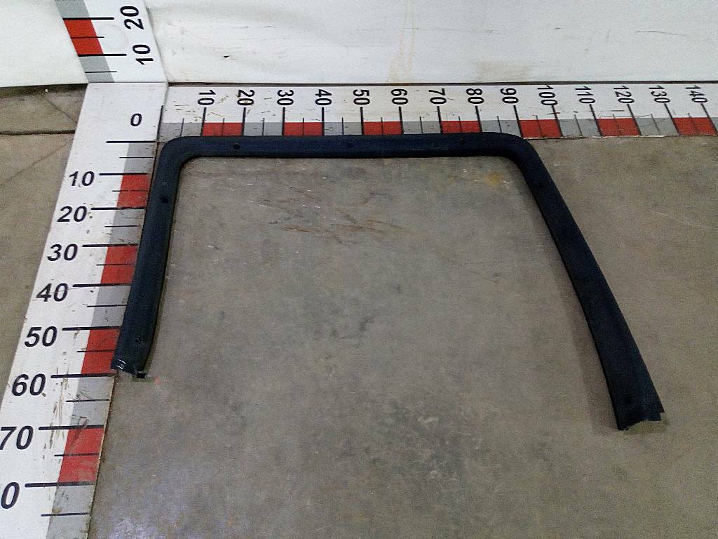 Рамка левой двери б/у