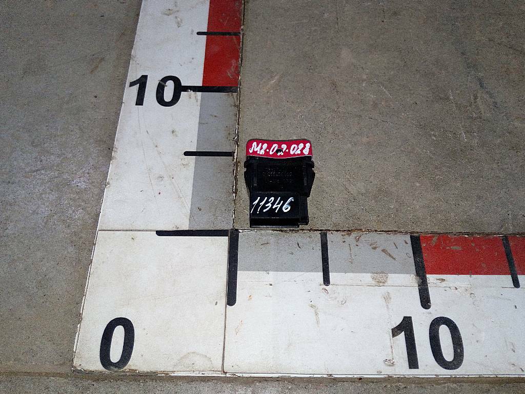 Клавиша аварийной сигнализации б/у